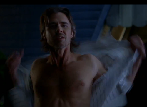 HBO Trueblood Season 5 Sam Merlotte played by Sam Trammell ripping off his shirt